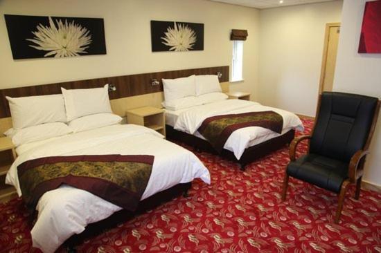 Cambridge Hotel Waterfront Brighouse Bagian luar foto