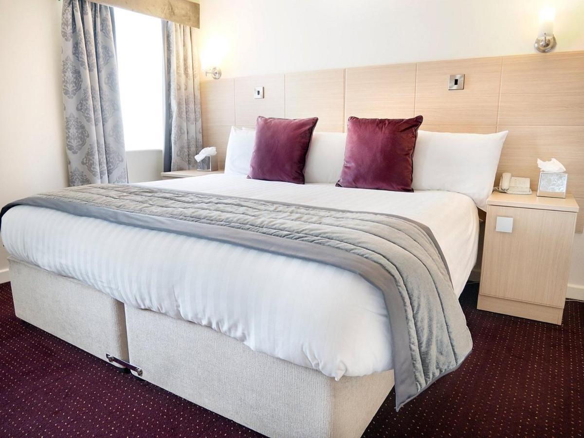 Cambridge Hotel Waterfront Brighouse Bagian luar foto