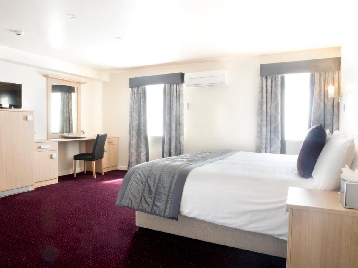 Cambridge Hotel Waterfront Brighouse Bagian luar foto