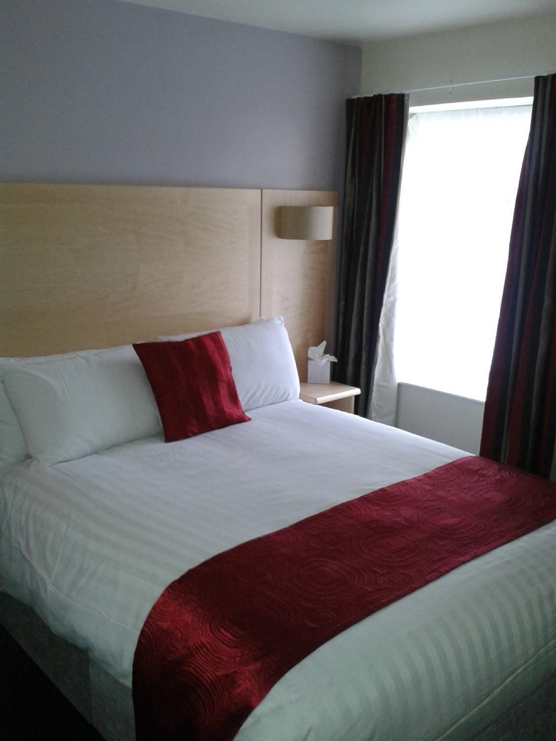 Cambridge Hotel Waterfront Brighouse Bagian luar foto